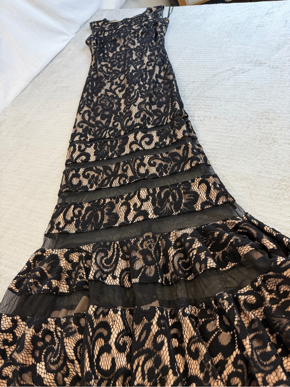 Betsy & Adam Black Lace Mermaid Gown Size 4 Formal Evening Dress - Picture 7 of 13